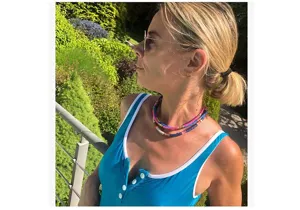 Bunte 6mm Tonperlen Halskette für Damen, Boho Strand Stil mehrlagige Perlen Choker Schmuck.
