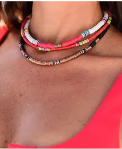 Bunte mehrschichtige weiche Tonperlen Choker Halskette, ideal fuer den Strandurlaub Stil.