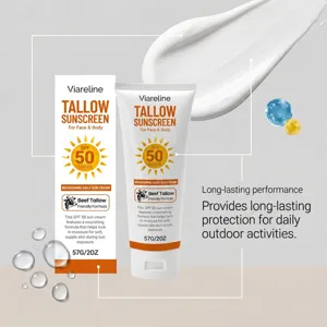 Vue détaillée montrant la texture riche et la formule nourrissante de la crème solaire VIARELINE.