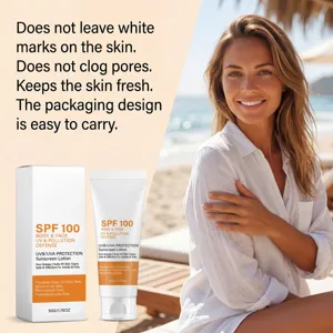 Vue détaillée de la lotion solaire SPF 100 avec texture douce et scène de mannequin à la plage.