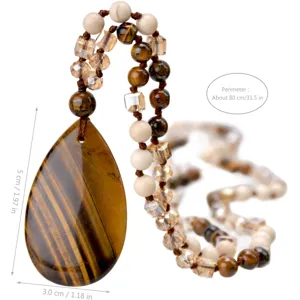 Collana con pendente a goccia occhio di tigre dettaglio con cordino annodato e perle di cristallo.