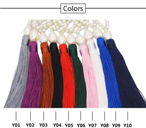 Bunte Seidenquasten Perlenkette Variante Display-Tabelle mit verschiedenen modischen Farben.