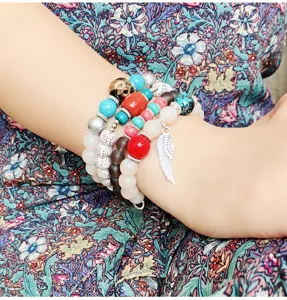 Pulsera de cuentas de colores multicapa boho con cristal turquesa y dije de ala