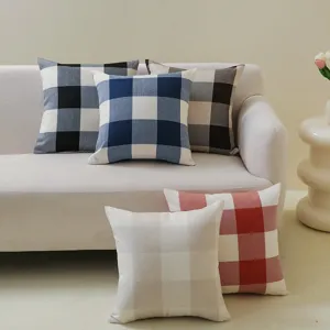 Kollektion klassischer karierter Kissenbezüge aus Polyester-Leinen in verschiedenen Farben.