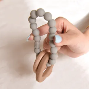 Pulsera mordedor de silicone de grado alimenticio con anillos de madera para bebés