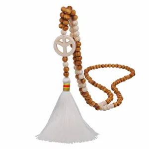 Collana lunga fatta a mano in perline di legno con ciondolo simbolo di pace, gioiello bohémien.