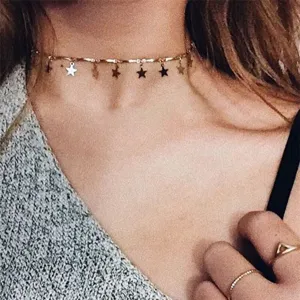 Gold star choker necklace for women, dainty collarbone chain jewelry accessory.