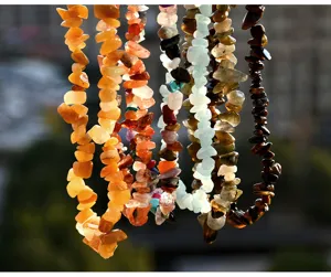 Collana girocollo con pietre naturali frantumate stile vintage multicolore set gioielli