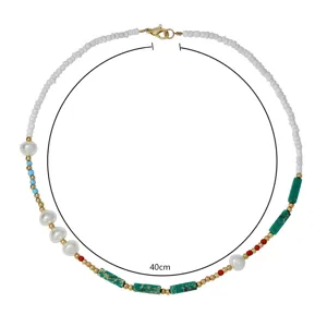 Collana di perle pietre semipreziose fai da te vista dettagliata, catena clavicola.