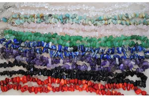 Collana girocollo con pietre dure naturali frantumate multicolore, gioielli boho fatti a mano