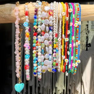 Set collana girocollo con perline colorate stile boho con margherite e pendente a cuore donna.
