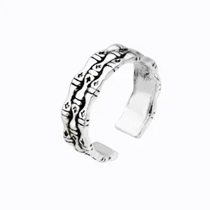 Vintage Thai silver open ring detail, retro carved geometric style textured finger jewelry.