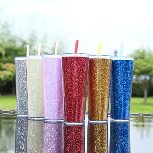 750ml glinsterende plastic beker met rietje, dubbelwandige kleurrijke koude beker detailweergave.