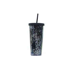 Gedetailleerde close-up van de dubbelwandige plastic glitterbeker met zwart deksel en rietje.