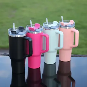 Stainless steel insulated tumbler with handle and straw, portable outdoor car water cup.