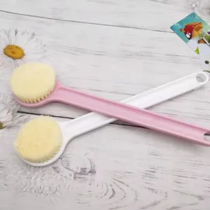 Juego de cepillos de baño de mango largo con cerdas suaves, depurador rosa y blanco corporal.
