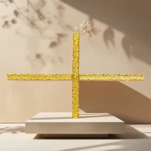Detalle de la tira decorativa en cruz con purpurina dorada para la decoracion moderna