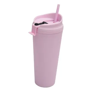 Roze dubbelwandige kunststof beker met rietje en deksel, ideaal voor outdoor en dagelijks gebruik.
