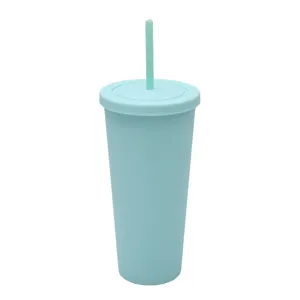 Vista dettagliata del bicchiere con cannuccia in plastica smerigliata a doppia parete da 710ml.