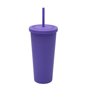 Vista dettagliata del bicchiere con cannuccia in plastica smerigliata da 710ml.