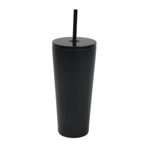 Gros plan détail du gobelet isotherme en acier inoxydable noir mat avec finition.