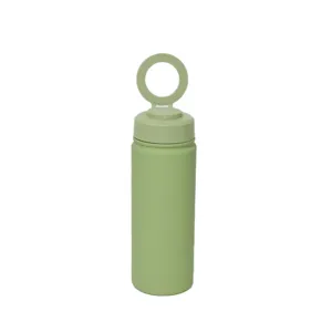 Detailed view of the green insulated water bottle with ring handle, portable and convenient.