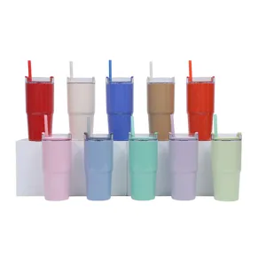 Grand gobelet en plastique avec paille et couvercle, gourde de voyage colorée réutilisable.