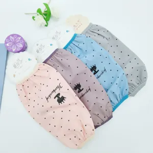 Mangas impermeables largas con lunares bonitos para protección de cocina en varios colores