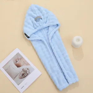 Serviette de séchage bleue à capuche, ultra-absorbante et séchage rapide pour cheveux doux de femmes.