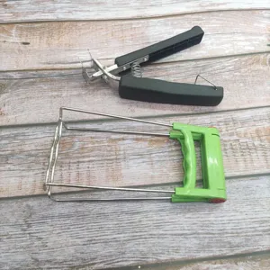 Stainless steel anti-scald bowl clip kitchen tool detail view, durable and practical.