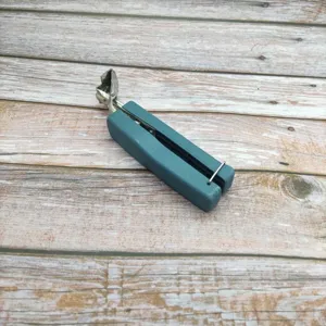 Durable stainless steel anti-scald bowl clip kitchen gripper tool for hot plates safely.