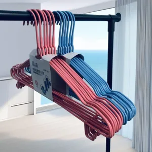 Antislip met kunststof beklede kledinghangers met haken, duurzame metalen kleerhangers.