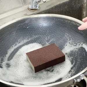 Σφουγγάρι καθαρισμού με νανο-διαμαντόσκονη για κατσαρόλες κουζίνας, λεπτομερής εικόνα.
