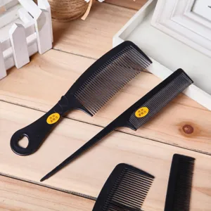 Ensemble professionnel de peignes à cheveux noirs en plastique avec peigne à queue et manche.