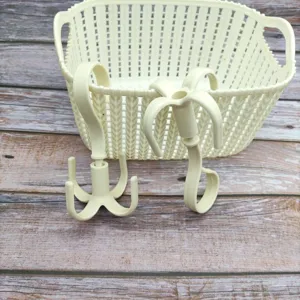 Crochet rotatif à quatre branches, cintre de placard polyvalent pour sacs, cravates et accessoires.