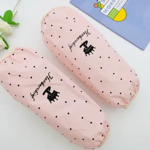 Mangas impermeables de lunares rosas para limpieza de cocina, protección larga.