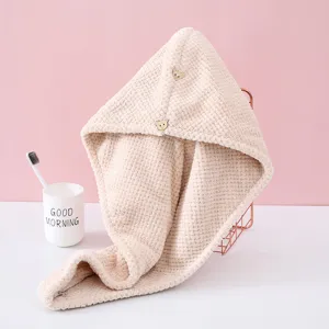 Vue détaillée du bonnet de bain absorbant et épais avec boutons d'ours, molleton.