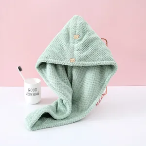 Serviette de séchage en microfibre verte avec de mignons boutons d'ours, bonnet doux et absorbant.