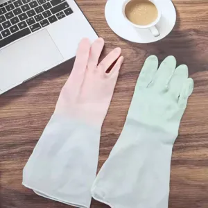 Gants de ménage longs en caoutchouc, design étanche et durable pour les tâches de cuisine.