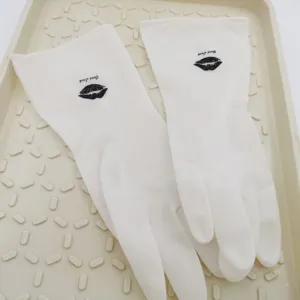 Gants de ménage en caoutchouc blanc pour le nettoiement, avec impression de lèvres et texte Good Luck.