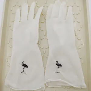 Gants de ménage blancs en latex avec motif flamant rose pour la vaisselle de cuisine.