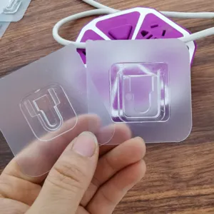 Detalle de gancho adhesivo transparente sin rastro, gancho impermeable para cocina.
