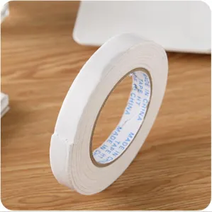 Cinta adhesiva de espuma de doble cara blanca rollo fuerte para fijación en pared vista principal
