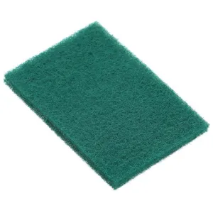 Spugna abrasiva verde per cucina, stoviglie e padelle, isolata su sfondo bianco.