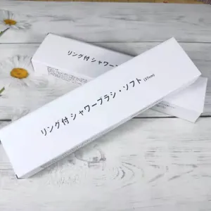 Caja de embalaje blanca para cepillo de ducha suave de mango largo estilo japonés.