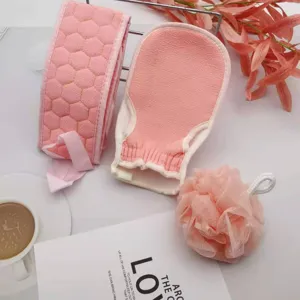 Rosa Peeling Duschset, doppelseitiger Duschgurt und Duschball zur täglichen Körperpflege.