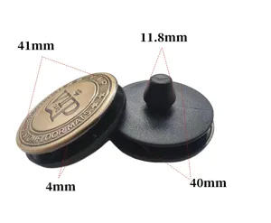 Vue détaillée du clip de fixation pour tapis de voiture, bouton-pression universel.