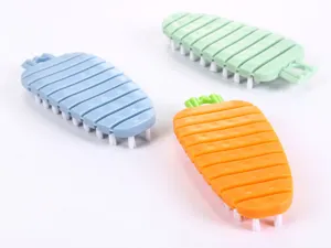 Spazzola flessibile per la pulizia delle verdure di carota, spazzola per frutta in silicone casa.