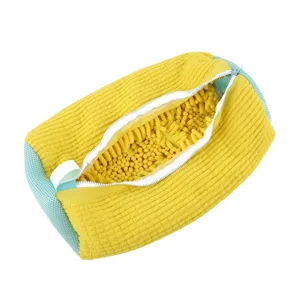 Waszak voor schoenen in de wasmachine, mesh beschermtas met chenille reinigingsvezels.