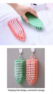 Vista dettagliata della spazzola flessibile in plastica per bucato, pavimenti e piastrelle.